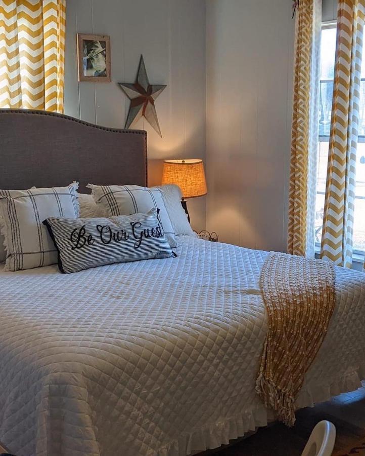 Pecan St. Parlor Haus Downtown Bandera, Tx エクステリア 写真